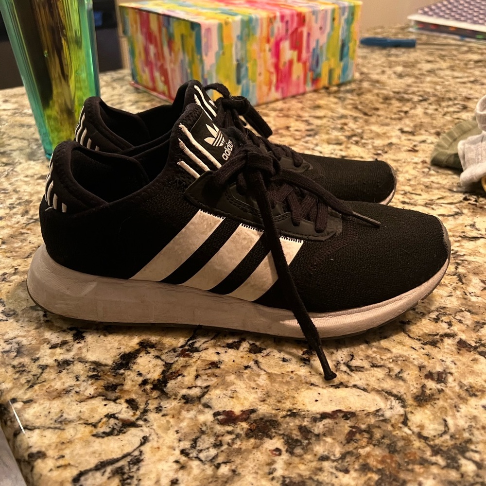 Womens adidas tennis shoes